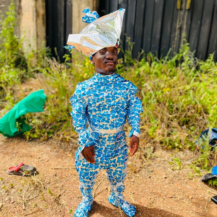 A VERY SHORT MAN 😁