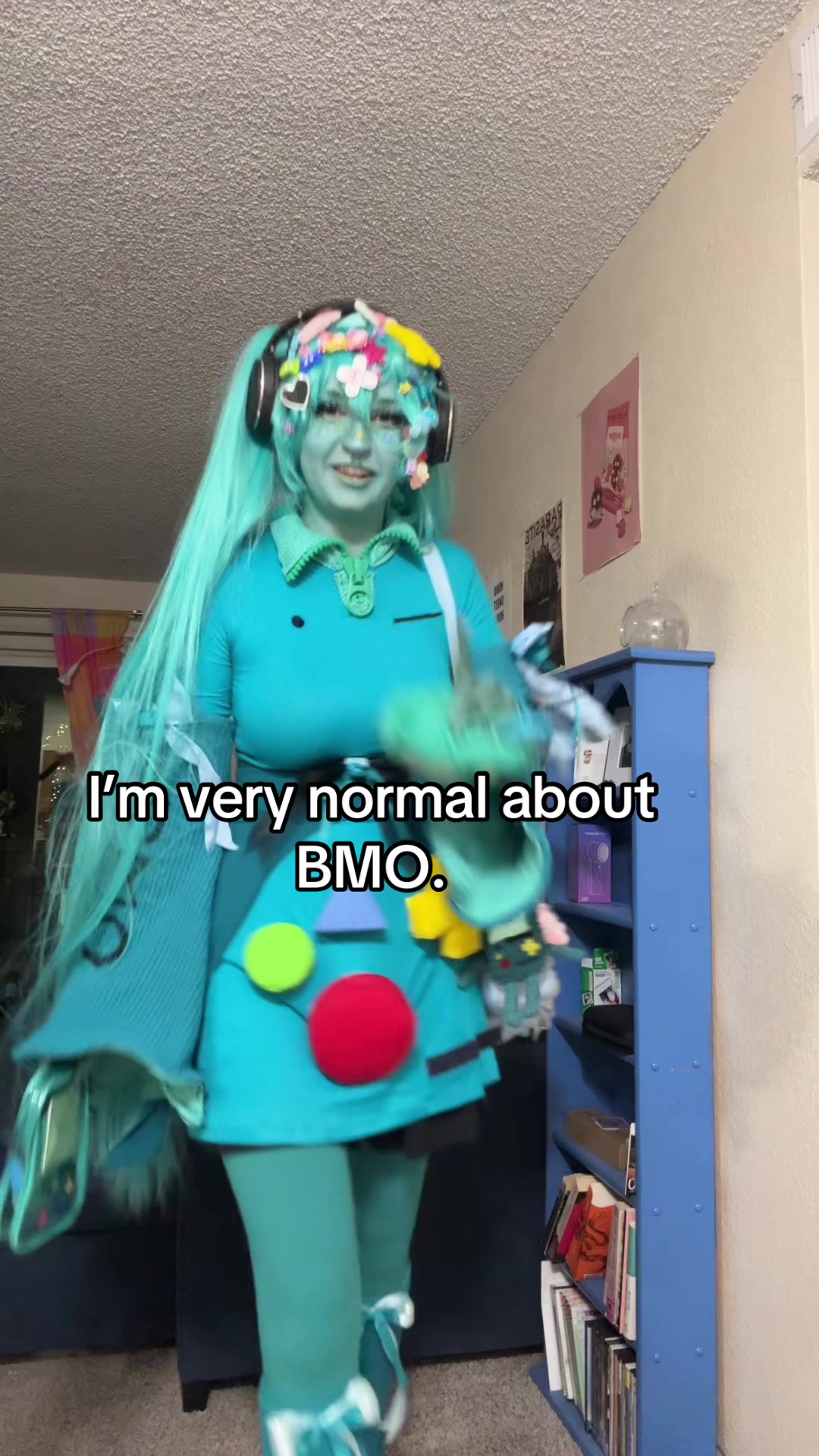 Showing off my BMiku cosplay for @Colorado Anime Fest last weekend!! I know it’s a little late 🫣 #bmocosplay #adventuretimecosplay #BMO #cosplayer #mikucosplay 