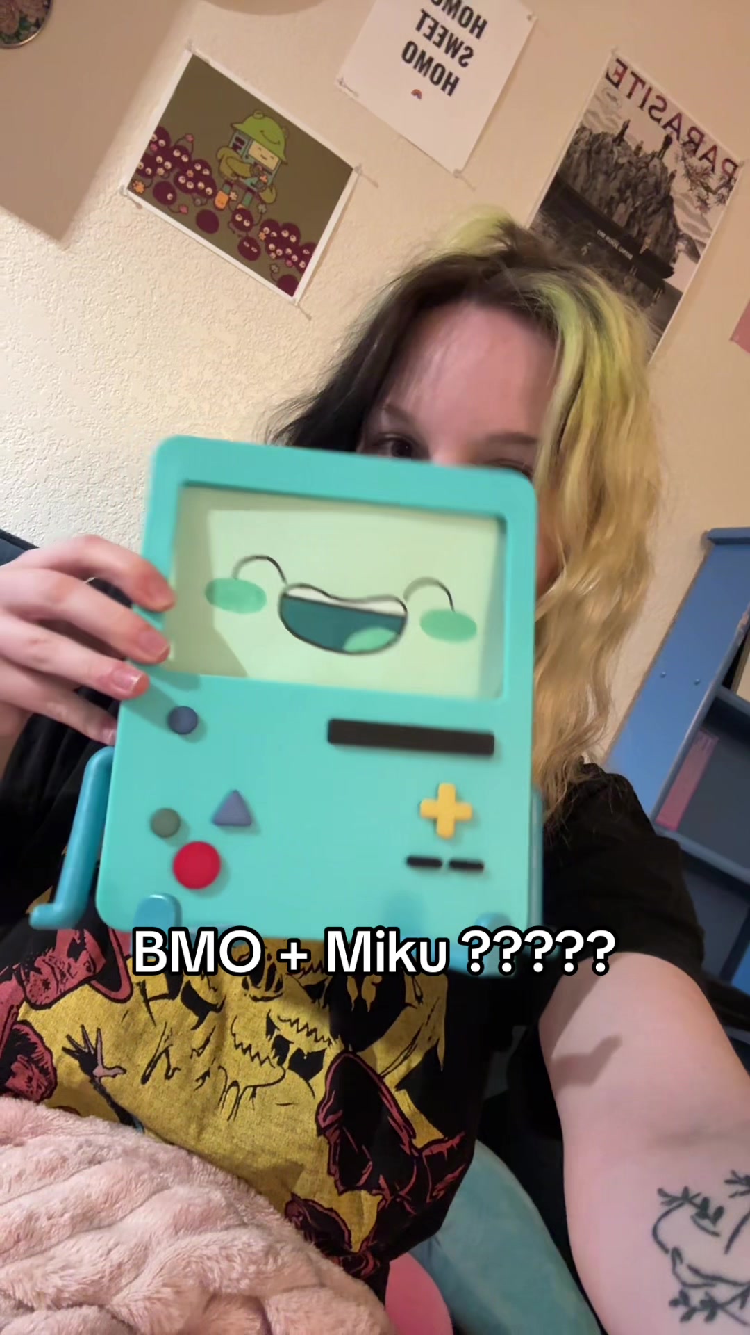 Had to film this in my tiny apartment bc I didn’t get to at the con 😭 #bmocosplay #adventuretimecosplay #BMO #mikucosplay #cosplayer 