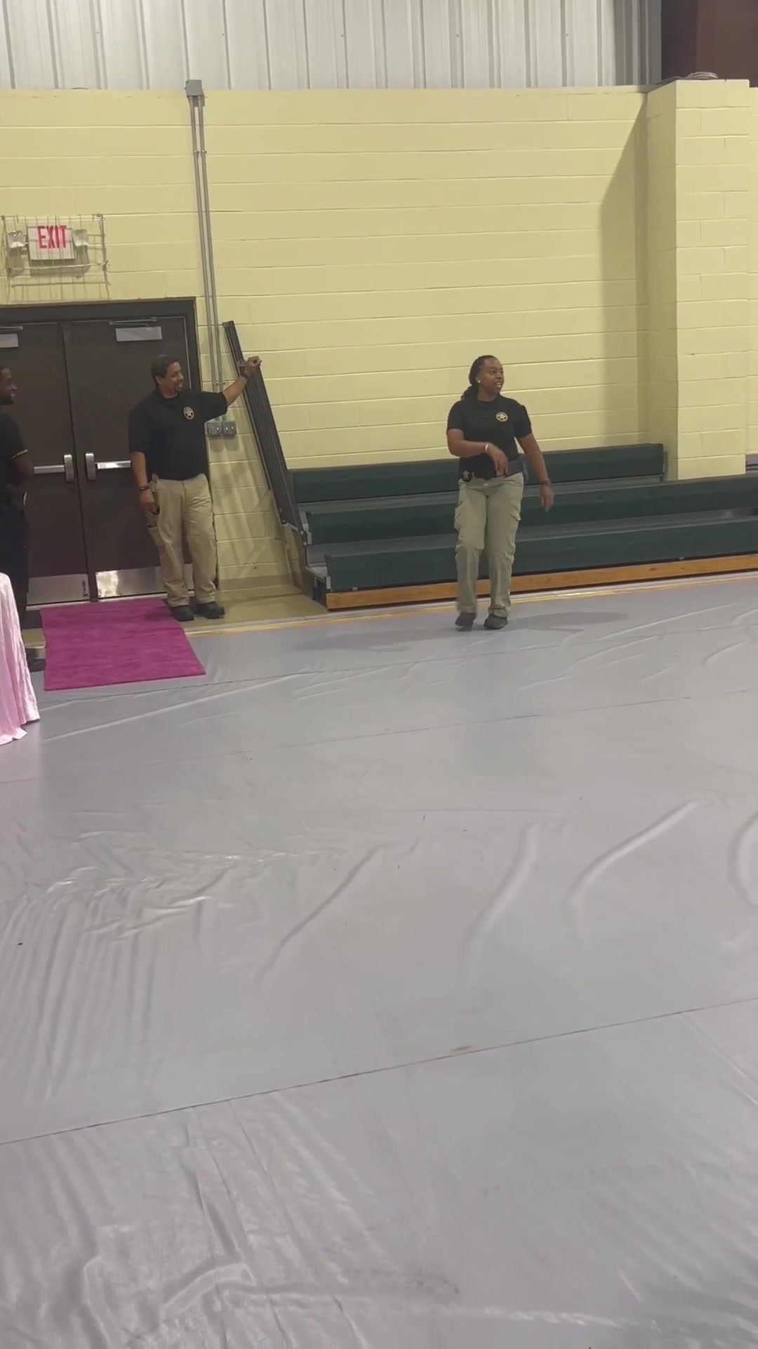 & one thing ima do is work & dance with the citizens!😆😎 S/o to DJ Gwayne York for catching me slipping lol  #CommunityPolicing #YourFavoriteDeputy #TwoStepVibes #InvestigatorJLo #CommunityRelations #WorkANDWerking #ForYouPage #DancingInvestigator #FYP #DancingDeputy #LineDancing