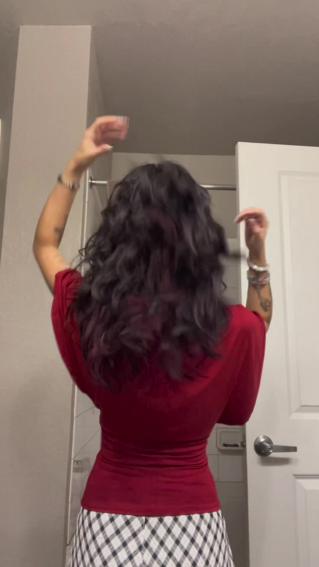 back to my natural color babbyyyy (and a teeny amount of pink corporate approved) #hair #dyedhair #pinkhair #wavyhair #althair 