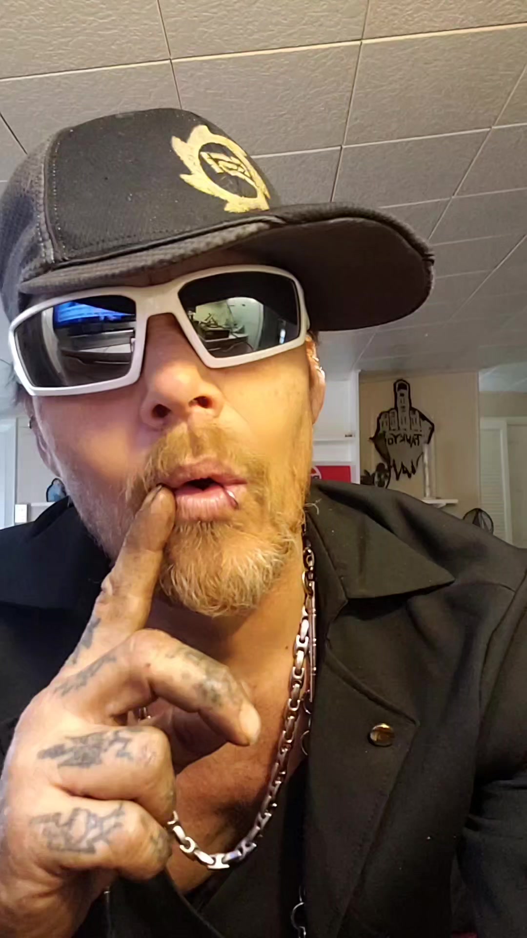#stitch with @Brook MacFarlane  #cool #crazy #fun #cats #dogs #foryoypage #viral #tiktok #dennisgrieff #thirsttrap #amazing #men #classy #cars #famous #streamer #video #funnyvideos #realmen #comininhotbannedking