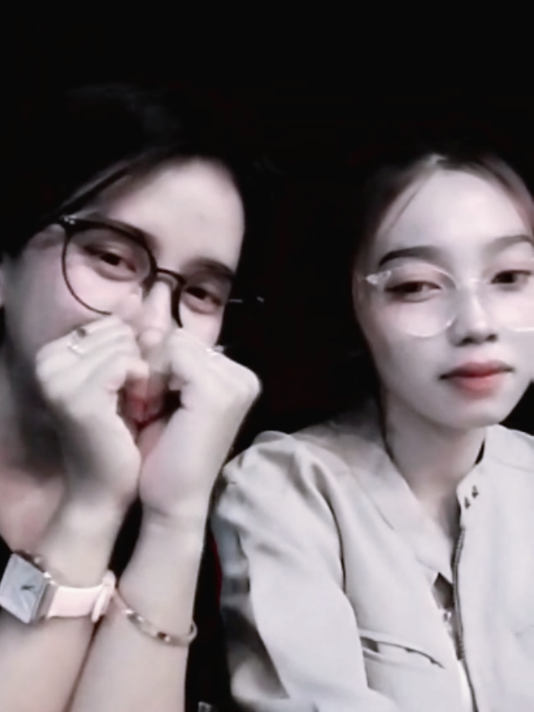 dia putih banget banjir 🤧 apa aku pindah aja kali ya ke Chinese biar putih kayak tembok 😂, dia masih saudara ku dari keturunan kakek buyut, video di ambil dari acara live  izin lewat beranda kalian semua nya ya 🙏🏻  for you  #foryou #lewatberanda #beranda #foryoupage #fyp 