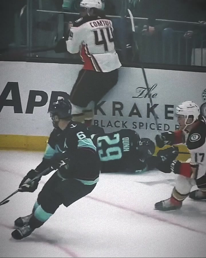 this is horrendous but my computer broke so no more ae until i get a new computer. KMS. anyway enjoy the vs edit..or dont #vincedunn #hockey #hockeyboys #pougesmulti #fy 
