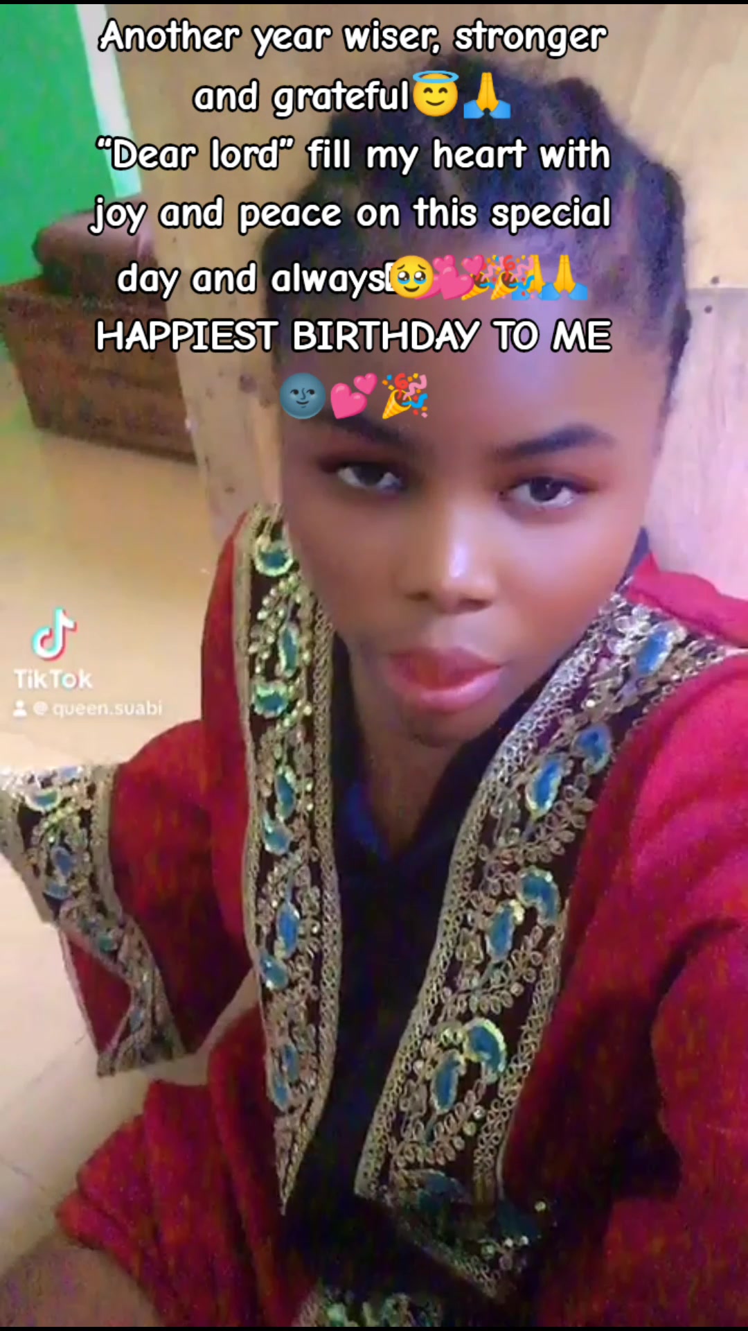 #happybirthday to my beautiful sis 🎂 wishing you long life,prosperity, health, money and happiness 🍧🥞chill but don't freeze 🥶 it's your day 🎁🧃