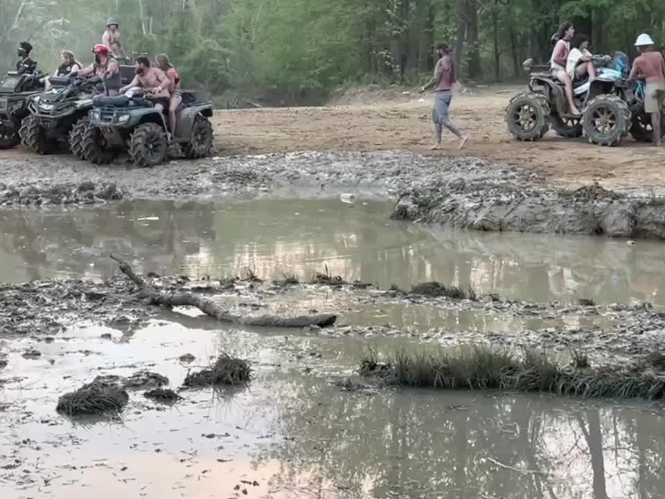 The Rizzly in the 50/50 hole @Busco Beach #mud #grizzly #yamaha #honda #canam #muddy #waterhole 