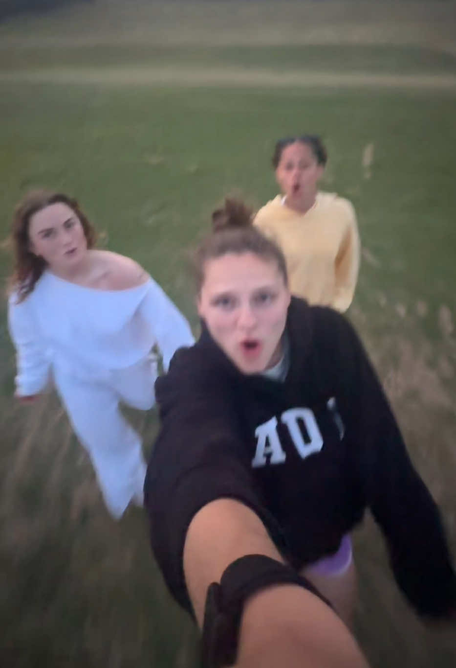 Besties who sing together, stay together 🎤 @Len Len🥦 @Teyah Goldie @Isobel Goodwin @Natalia @Katie Cox @liv.mcl #viralvideo #foryoupage #fypシ゚viral 